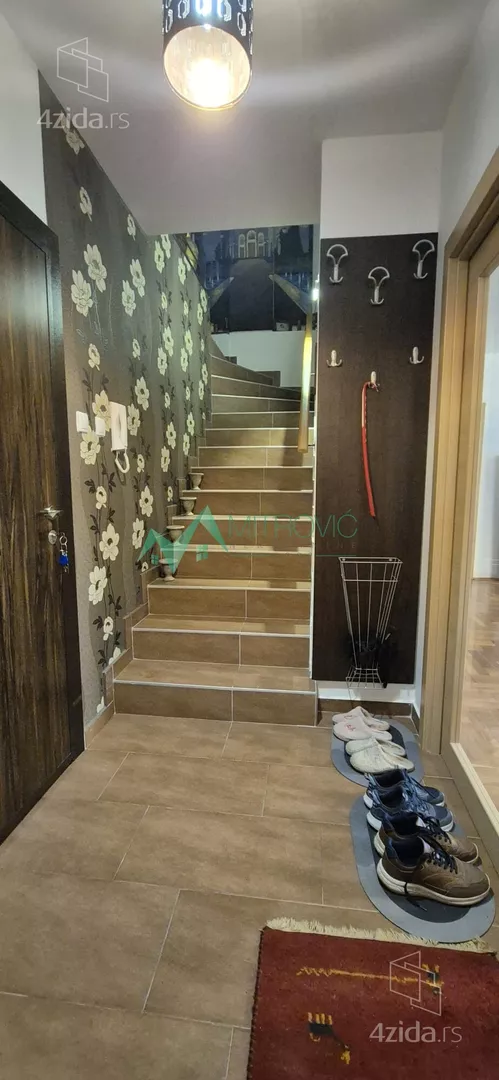 Četvoroiposoban stan | 4zida