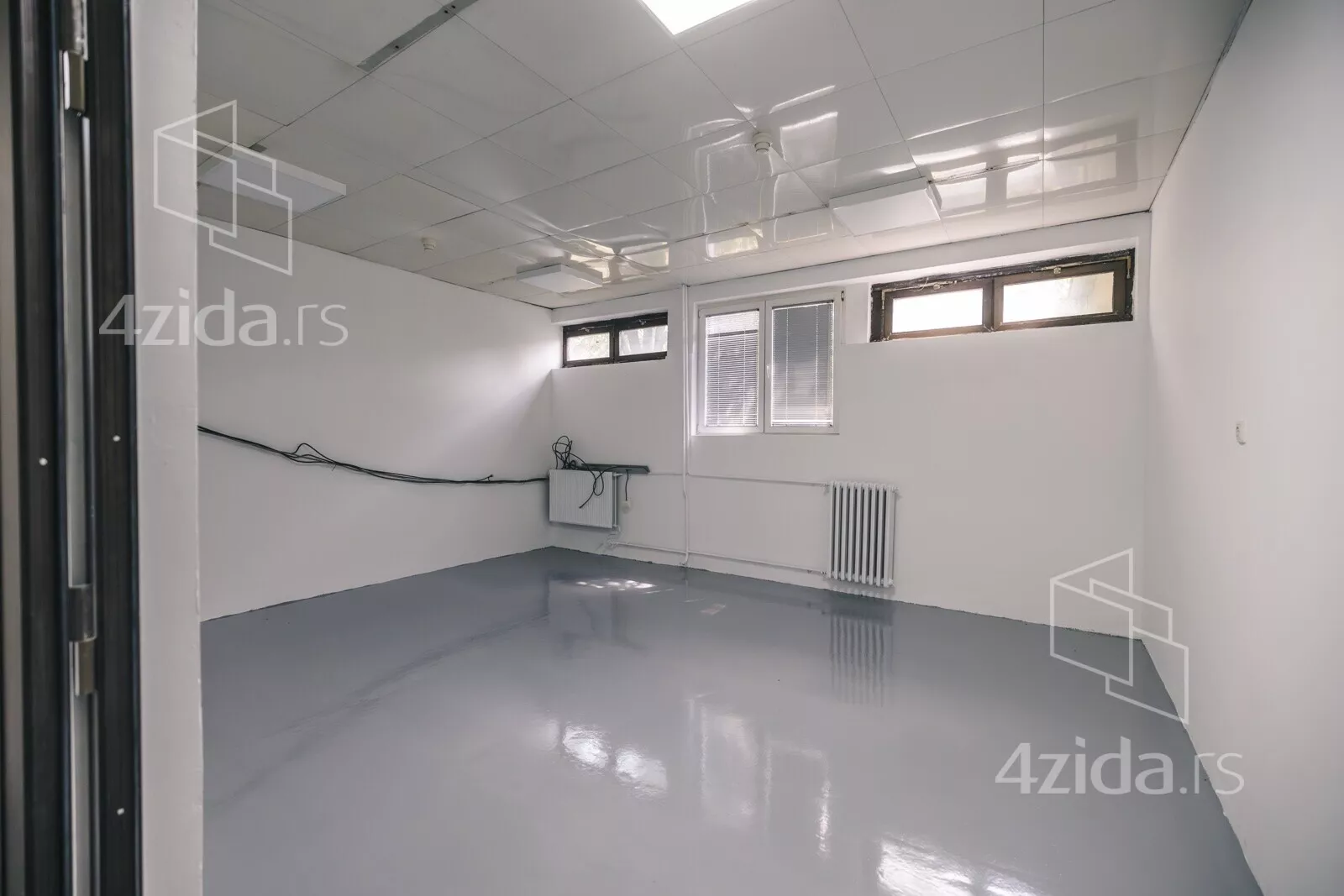 Poslovna zgrada | 4zida