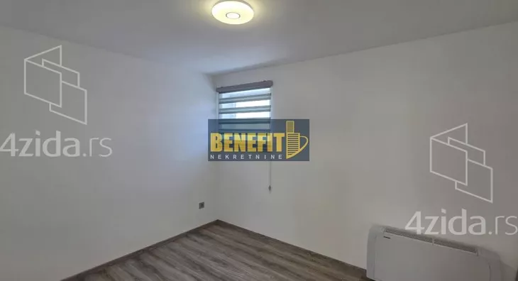 Poslovna zgrada | 4zida