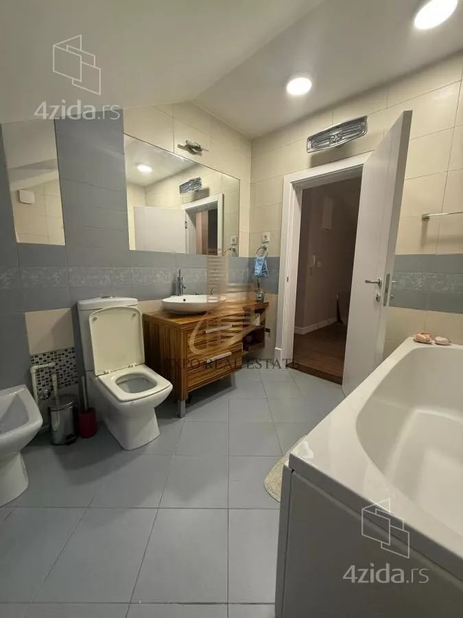 Petosoban stan | 4zida