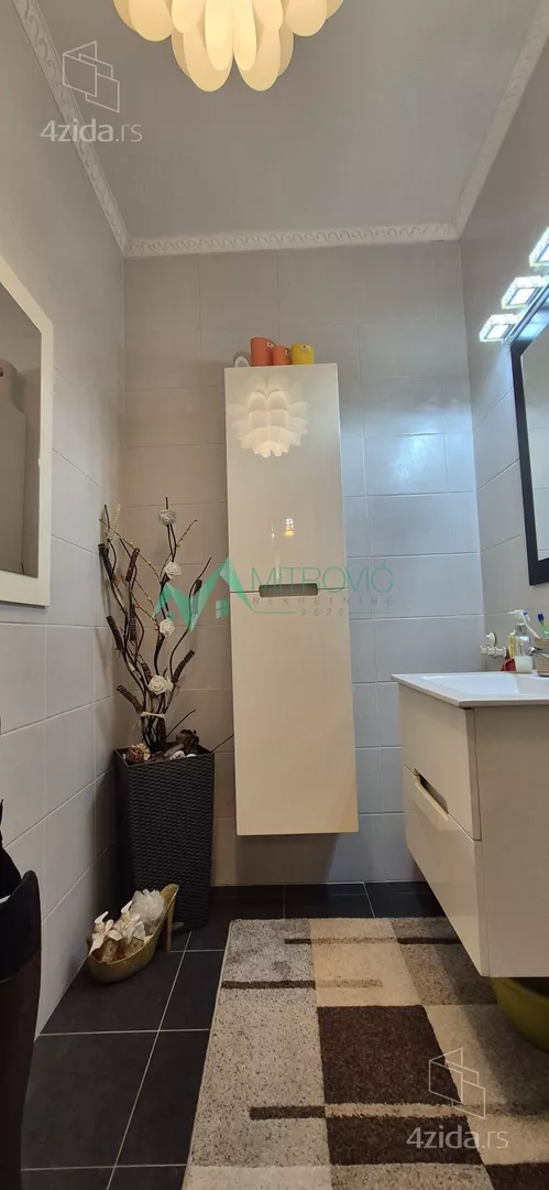 Četvoroiposoban stan | 4zida