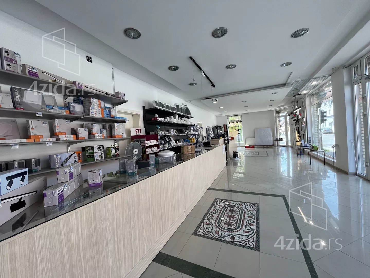 Lokal | 4zida