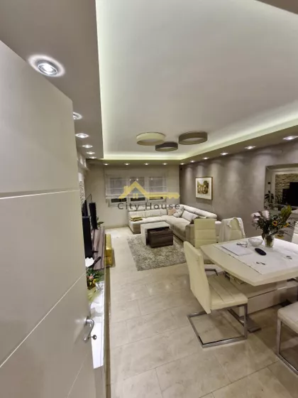 Crveni Pevac | 4zida.rs