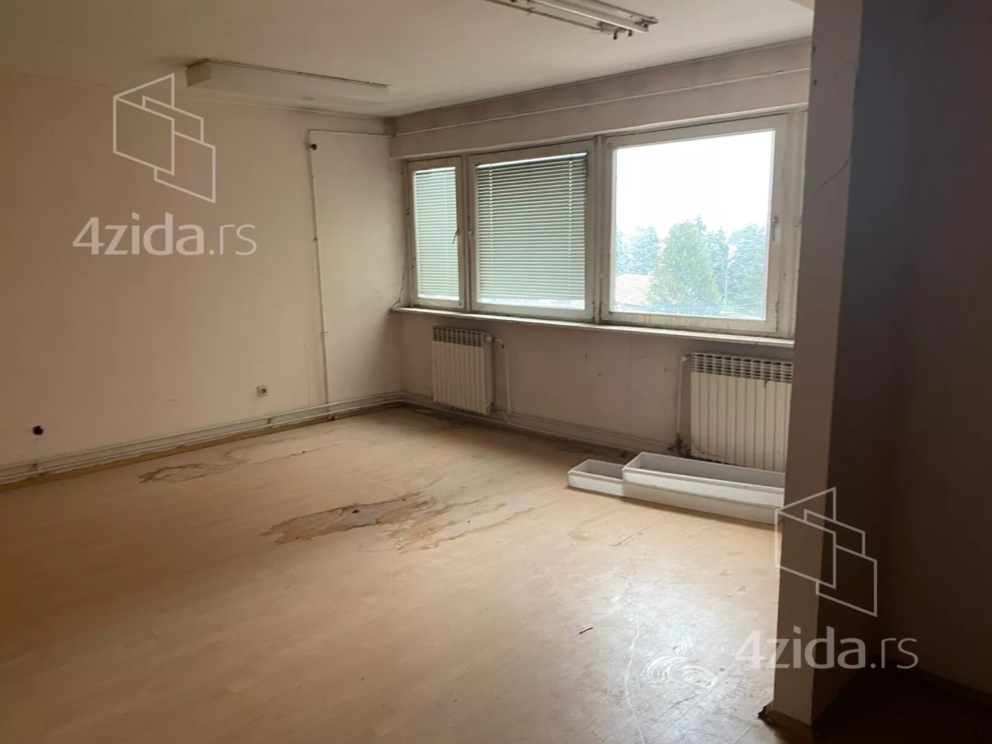 Poslovna zgrada | 4zida