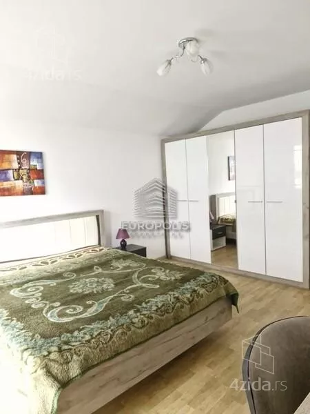 Petosoban stan | 4zida