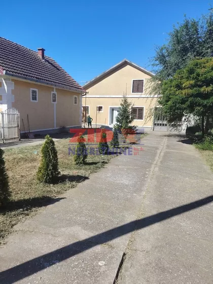 Pere Radinović | 4zida.rs