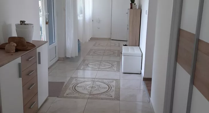 5-etažna kuća | 4zida