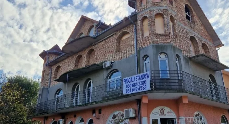 Devetosoban stan | 4zida