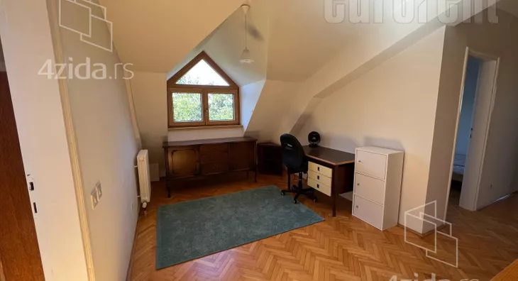 Četvoroiposoban stan | 4zida