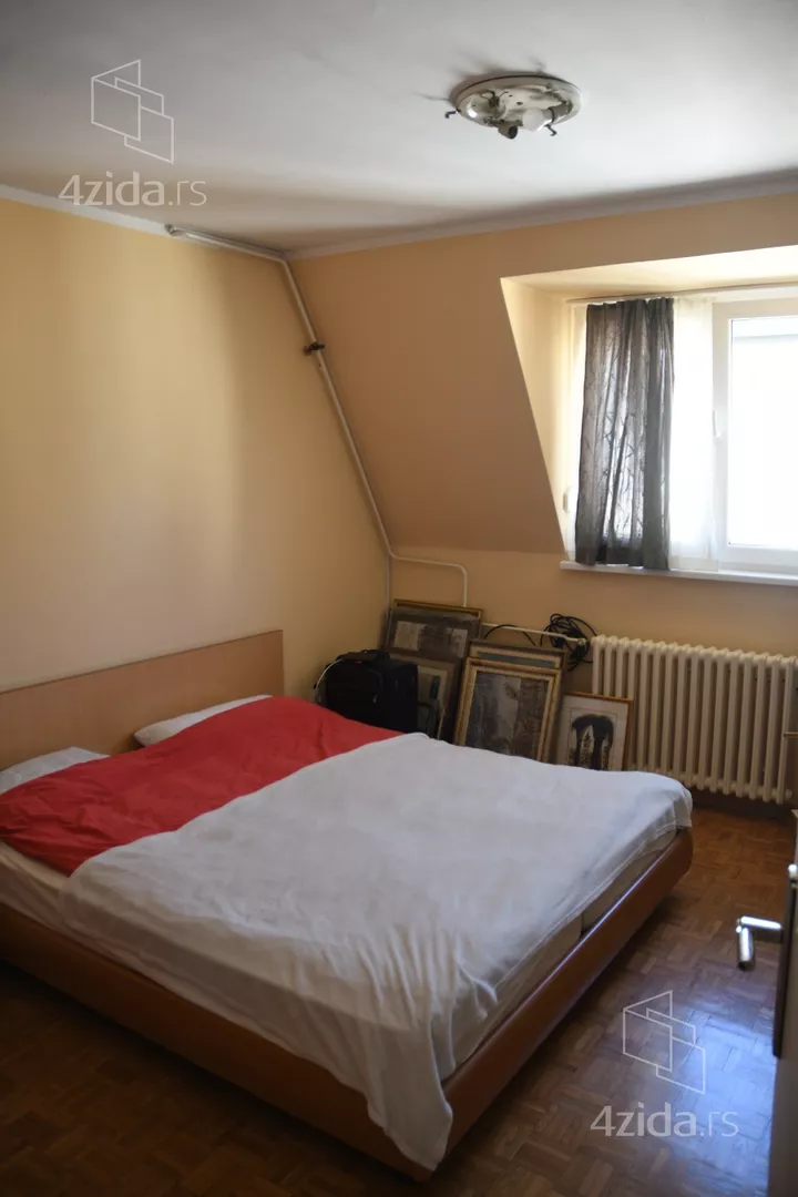 Četvoroiposoban stan | 4zida