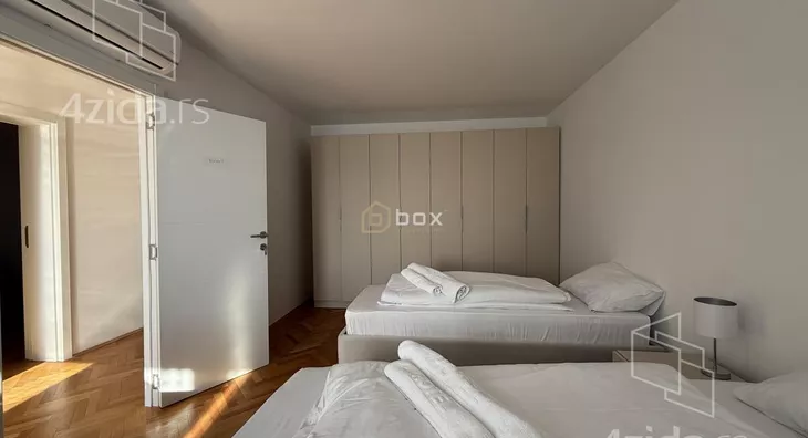 Poslovna zgrada | 4zida