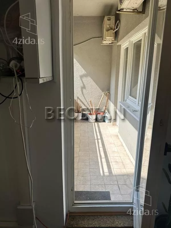 Šestosoban stan | 4zida