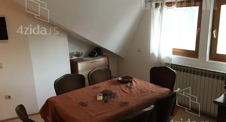 Troiposoban stan | 4zida