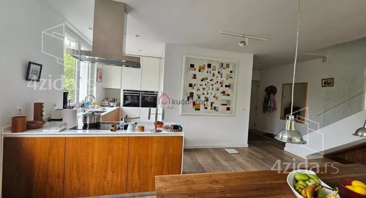 Četvoroiposoban stan | 4zida