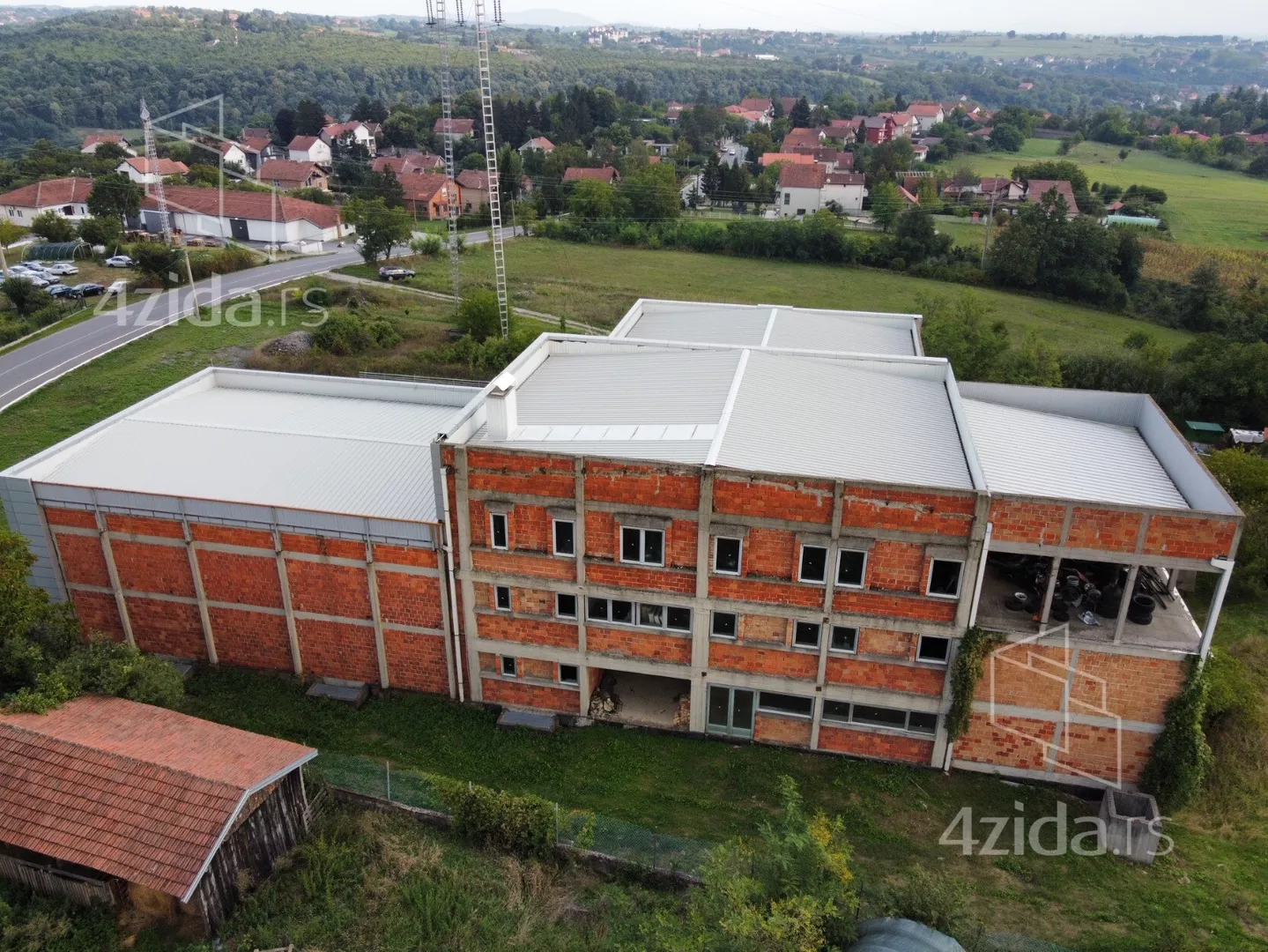 Poslovna zgrada | 4zida