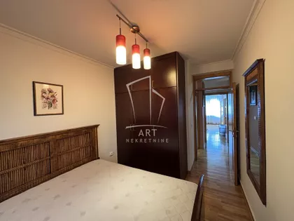 Pjarona de Mondezira | 4zida.rs