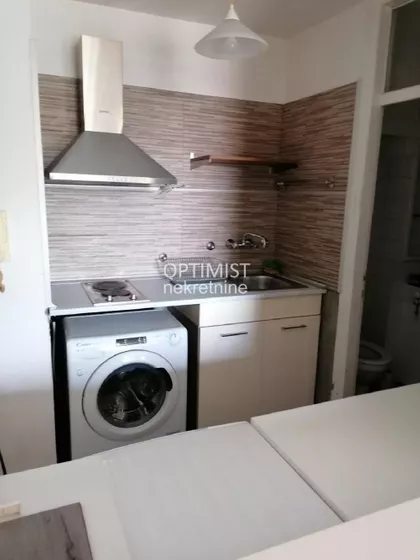 Jovana Stojisavljevića | 4zida.rs