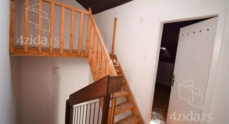 5-etažna kuća | 4zida