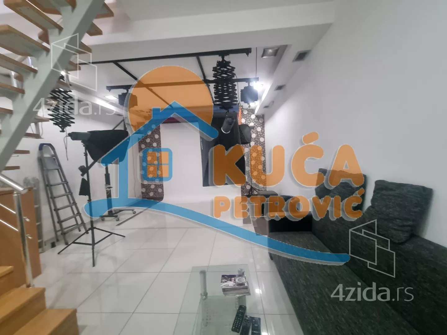 Lokal | 4zida