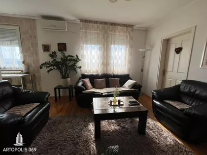 Ustanička | 4zida.rs