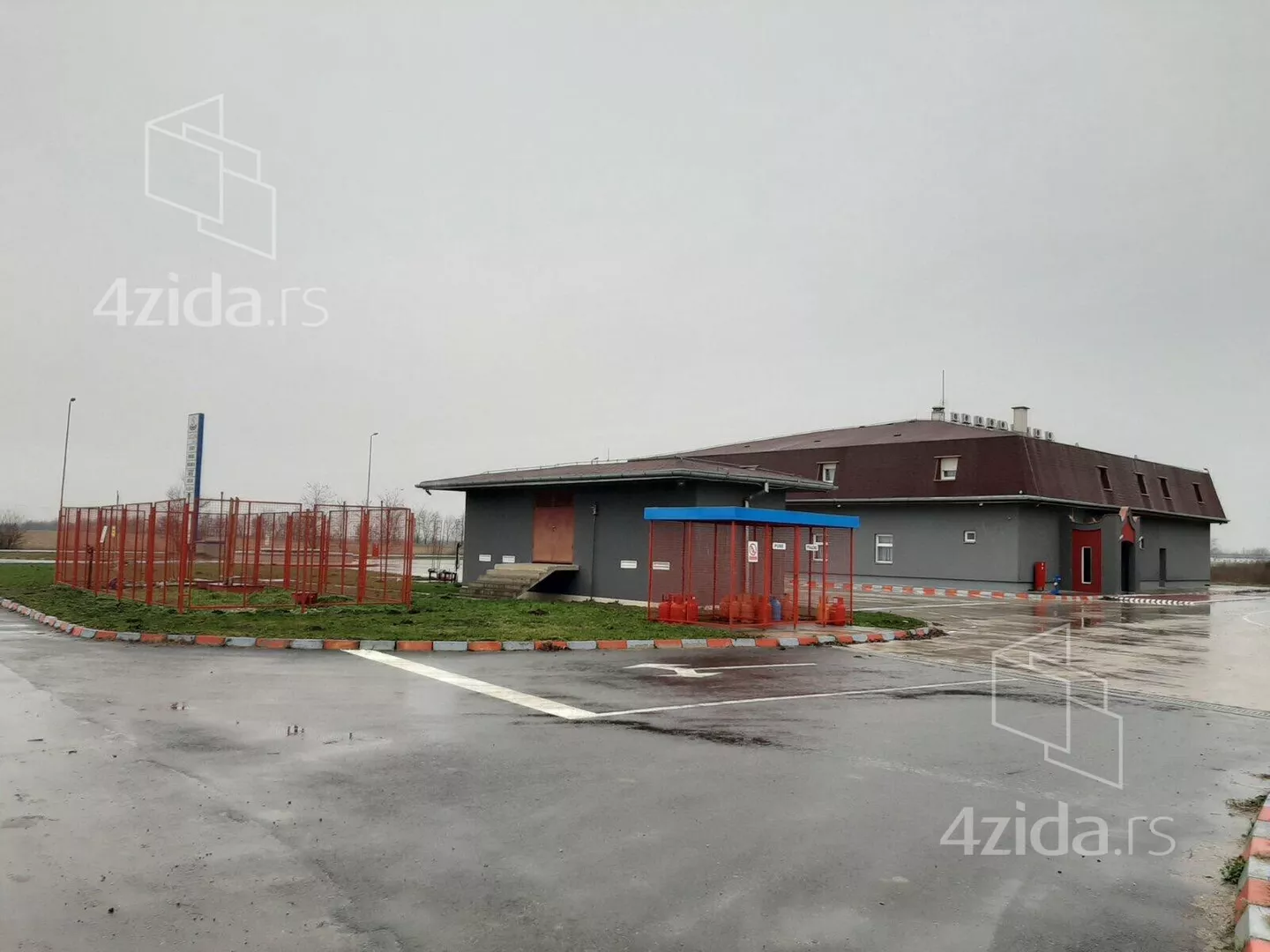 Poslovna zgrada | 4zida