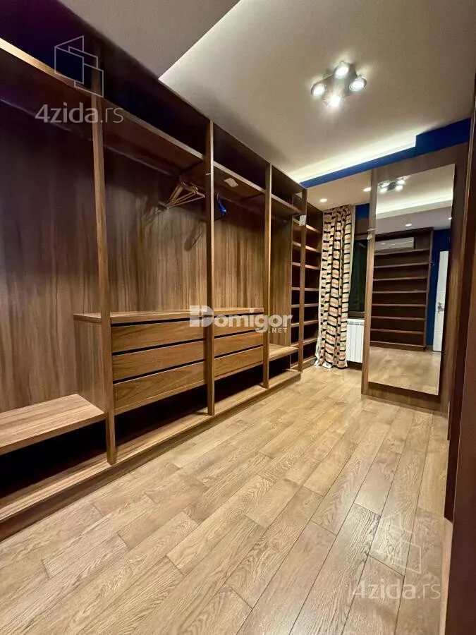 Šestosoban stan | 4zida