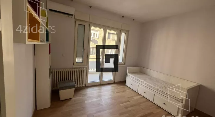 Četvoroiposoban stan | 4zida