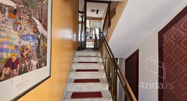 Poslovna zgrada | 4zida