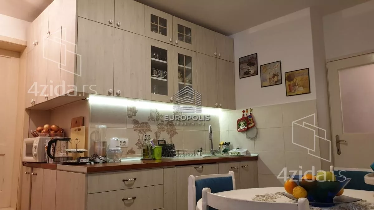 Četvoroiposoban stan | 4zida