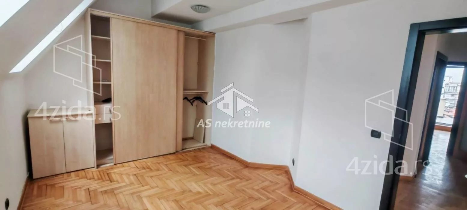 Šestosoban stan | 4zida