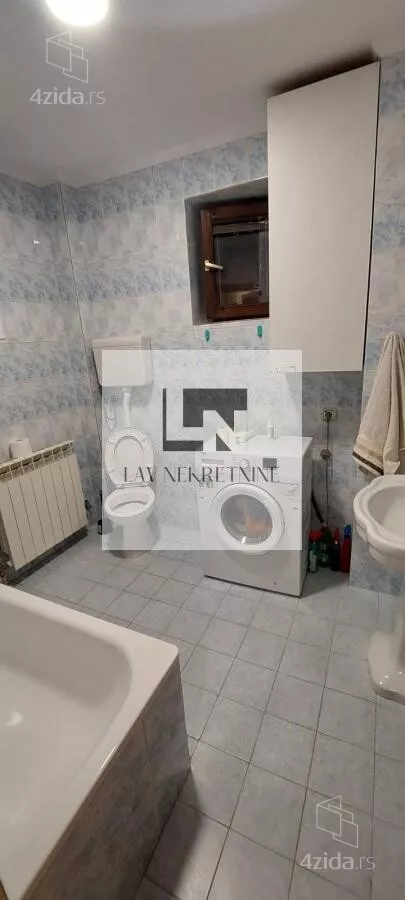 Šestosoban stan | 4zida