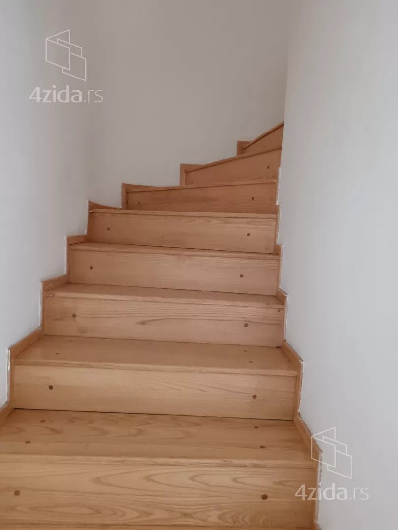 Šestosoban stan | 4zida