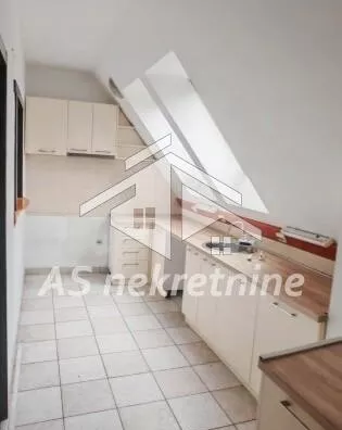 Šestosoban stan | 4zida