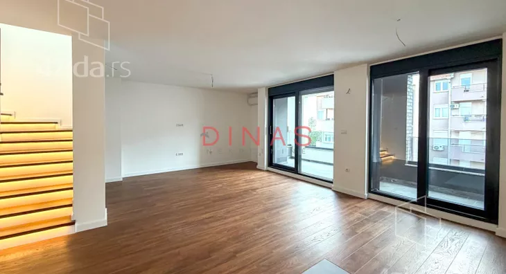 Šestosoban stan | 4zida