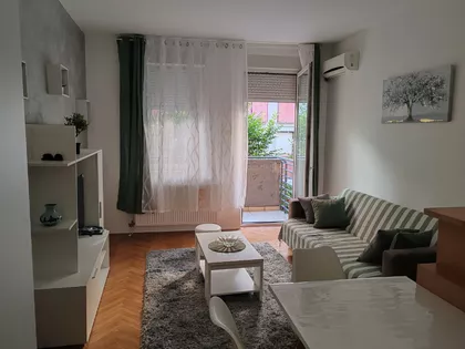 Petra Drapšina | 4zida.rs