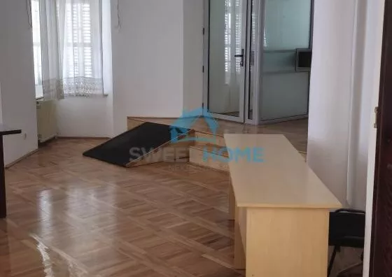 Poslovna zgrada | 4zida