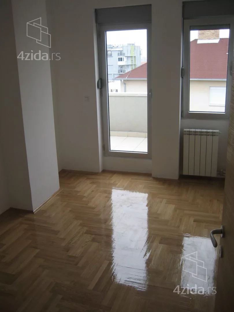 Četvoroiposoban stan | 4zida