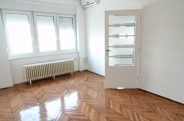 Poslovna zgrada | 4zida