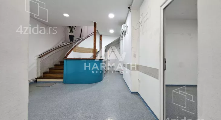 Poslovna zgrada | 4zida