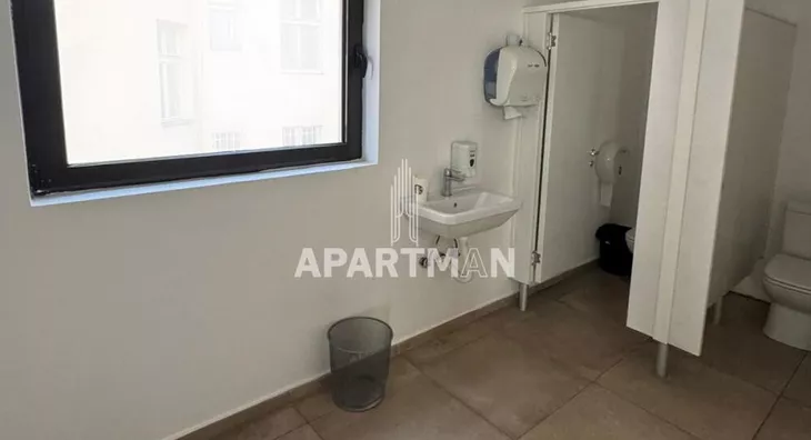 Poslovna zgrada | 4zida