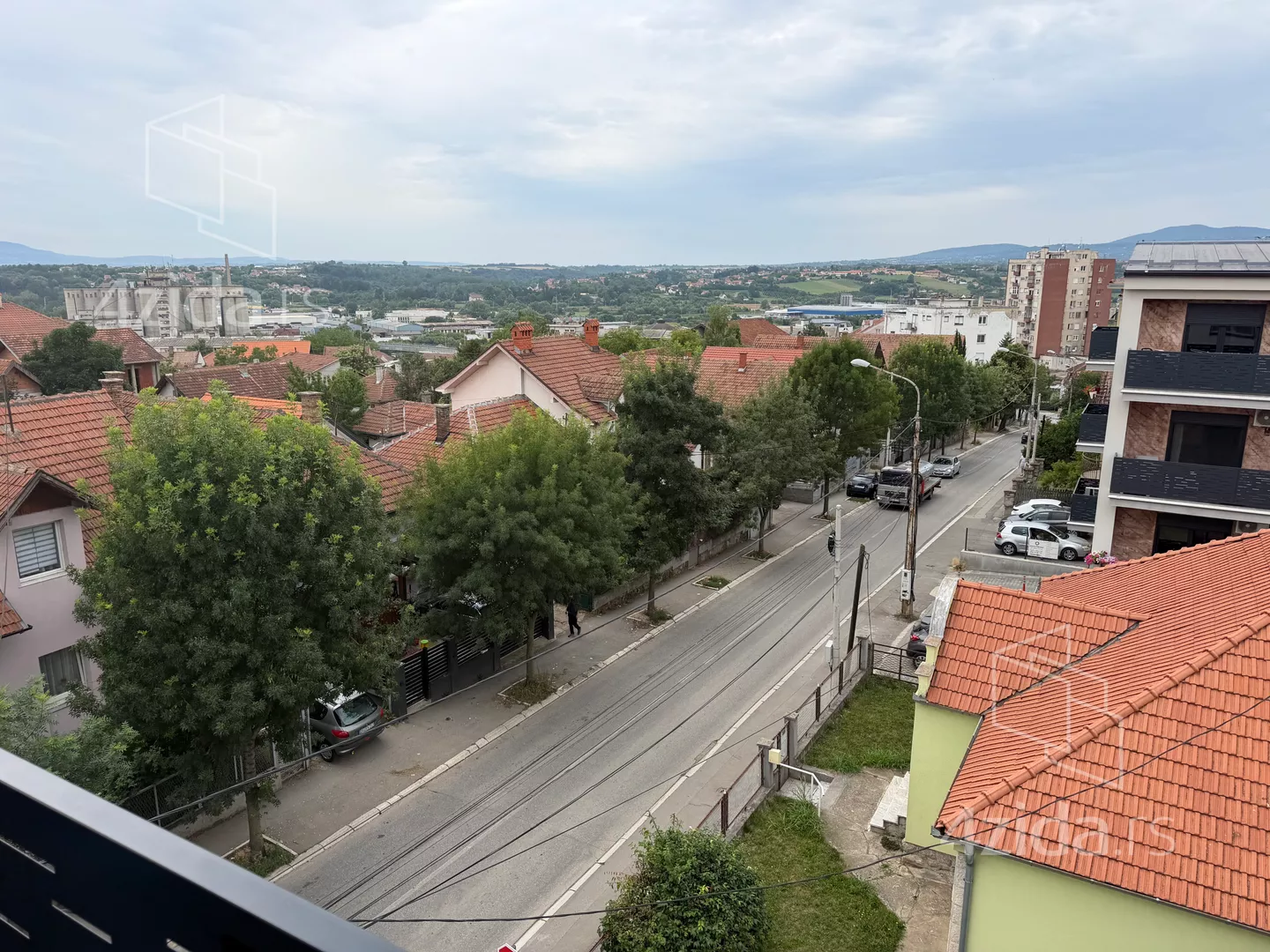 Šestosoban stan | 4zida