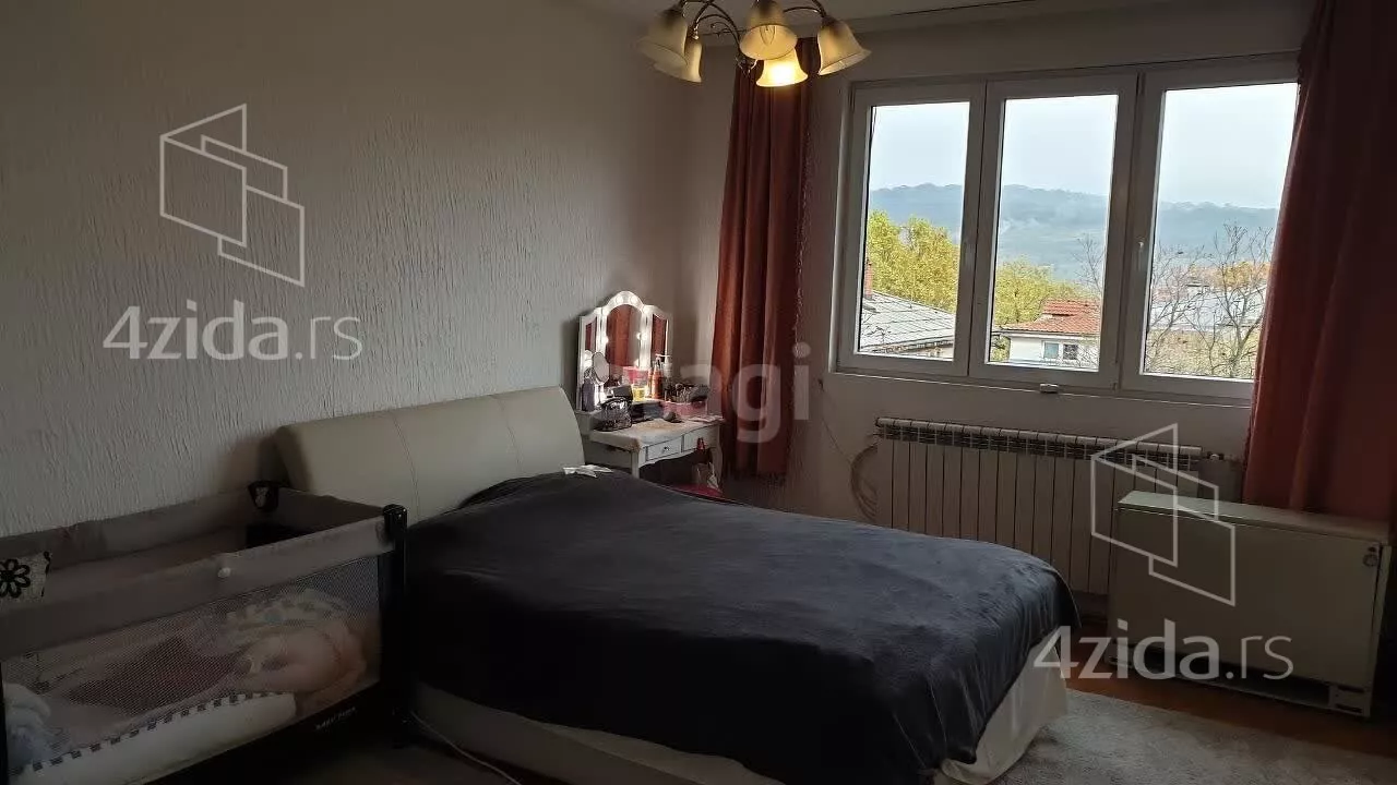 Šestosoban stan | 4zida