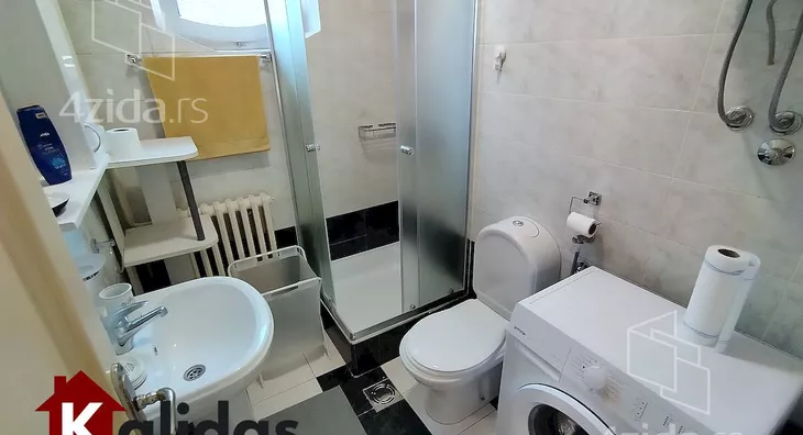 Četvoroiposoban stan | 4zida