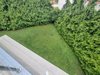 DEDINJE BELI DVOR | 4zida.rs