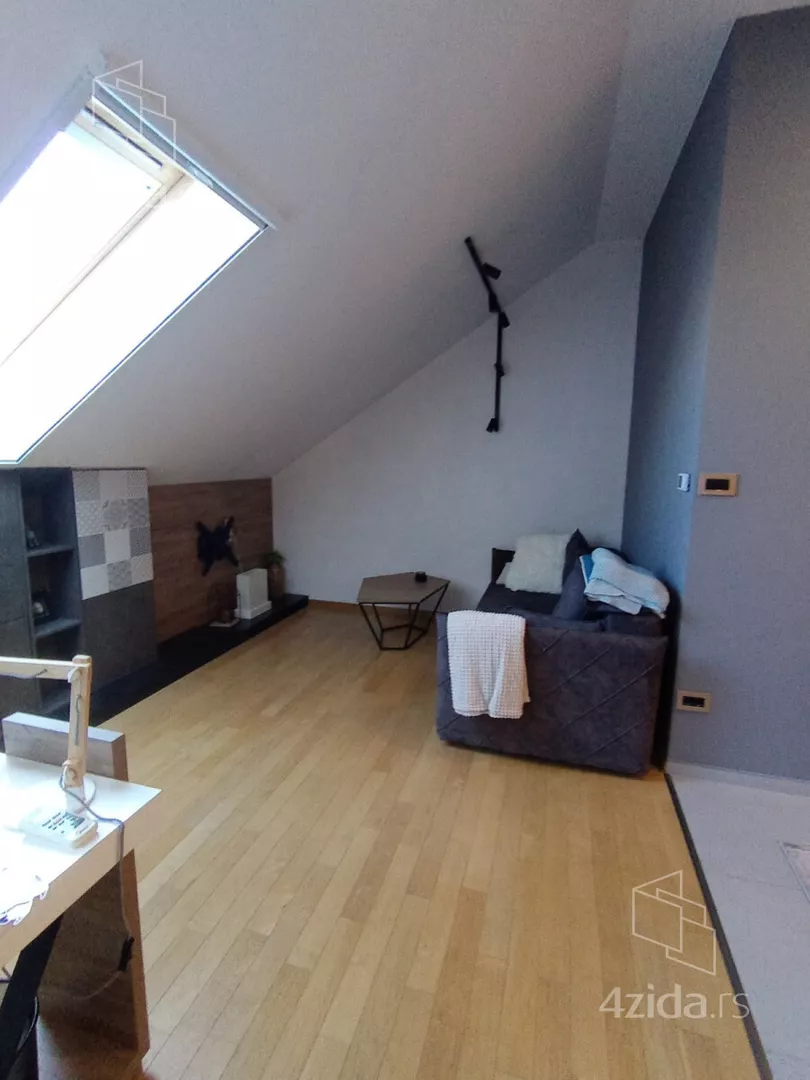 Četvoroiposoban stan | 4zida