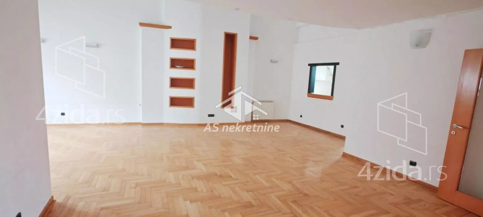 Šestosoban stan | 4zida