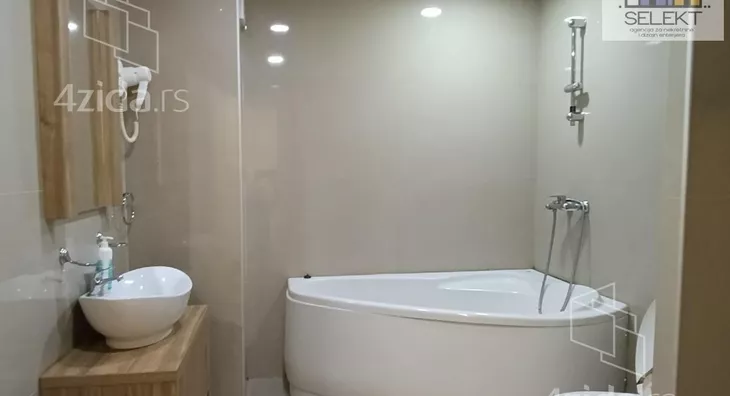 Devetosoban stan | 4zida