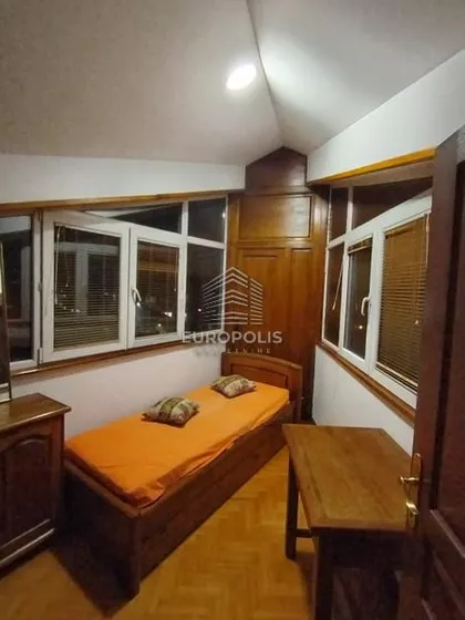 Jovana Popovića | 4zida.rs