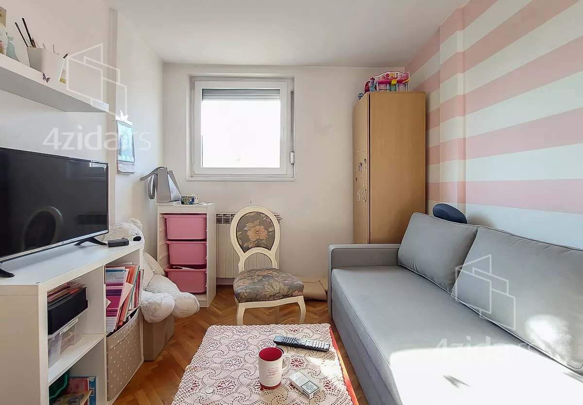 Šestosoban stan | 4zida