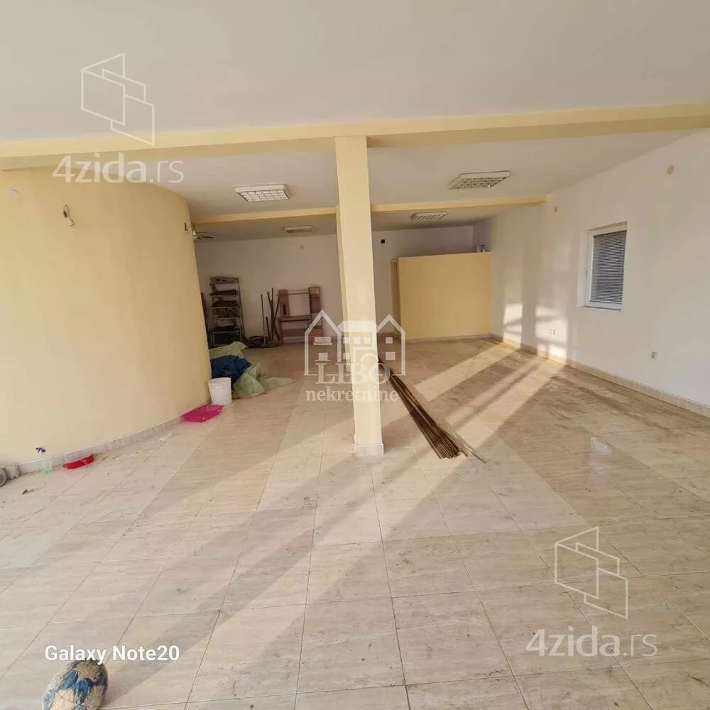 Poslovna zgrada | 4zida